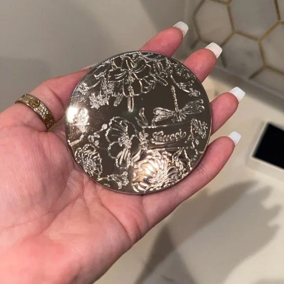 New Gucci Silver Flora Compact Mirror - Picture 2 of 12